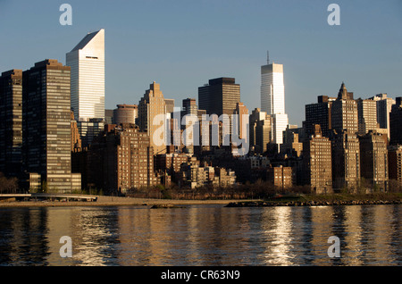 Vereinigte Staaten, New York City, Manhattan aus Queens, East River gesehen Stockfoto