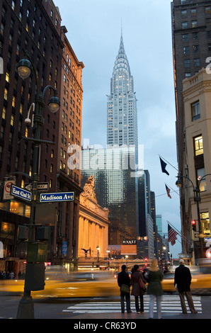 USA, New York City, Manhattan, Grand Central Station und Chrysler Building im Hintergrund Stockfoto