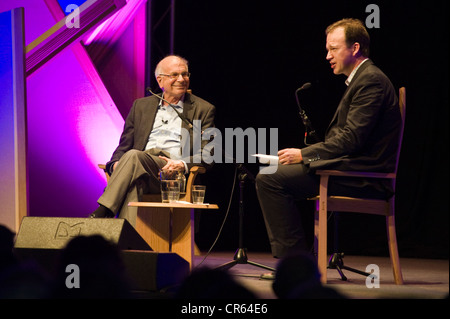 Daniel Kahneman, Nobel-Ökonomie-Nobelpreisträger abgebildet auf der Telegraph Hay Festival 2012, Hay-on-Wye, Powys, Wales, UK Stockfoto