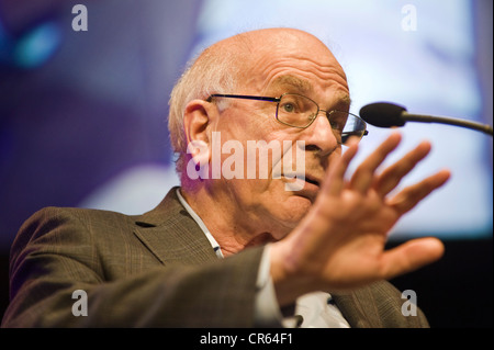 Daniel Kahneman, Nobel-Ökonomie-Nobelpreisträger abgebildet auf der Telegraph Hay Festival 2012, Hay-on-Wye, Powys, Wales, UK Stockfoto