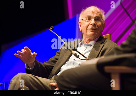 Daniel Kahneman, Nobel-Ökonomie-Nobelpreisträger abgebildet auf der Telegraph Hay Festival 2012, Hay-on-Wye, Powys, Wales, UK Stockfoto