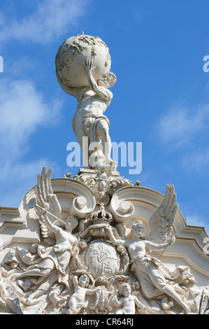 Statue des Atlas auf Schloss Linderhof Schloss König Ludwigs II. von Bayern, Graswangtal Tal, Ammergauer Alpen, Oberammergau Stockfoto