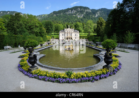 Schloss Linderhof Schloss von König Ludwig II. von Bayern, Graswangtal Tal, Ammergauer Alpen, Oberammergau, Bayern, Oberbayern Stockfoto