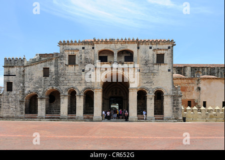 Plaza Colon Platz mit der Kathedrale Santa Maria la Menor, älteste Kathedrale der neuen Welt, 1532, Santo Domingo Stockfoto