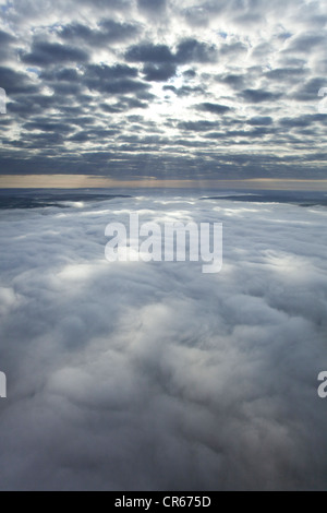 Frankreich, Eure, Vernon, Wolken über Vallée-de-Seine (Seine-Tal) (Luftbild) Stockfoto