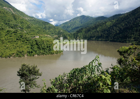 Stausee in der Nähe von Mandi, Himachal Pradesh, Indien Stockfoto