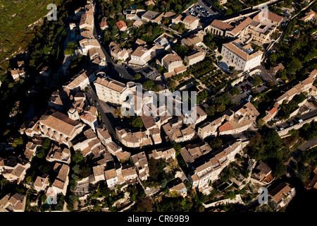 Frankreich, Vaucluse, Gordes, Luberon Les Plus Beaux Dörfer de France (die schönsten Dörfer Frankreichs) gekennzeichnet (Antenne Stockfoto