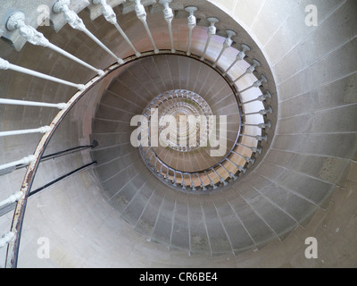Frankreich, Ile de Ré, Phare des Baleines Leuchtturm von 1854, Blick von unten nach oben: perfekte Wendeltreppe Stockfoto