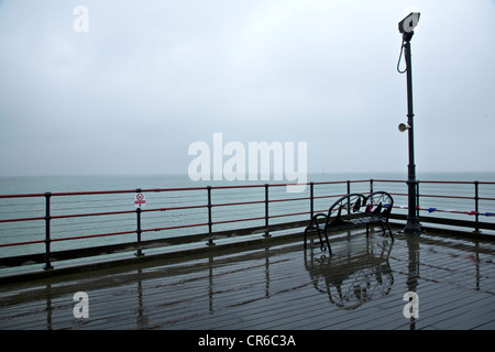 Sehr nassem Wetter am Ende des Piers in Southend-on-Sea, Großbritannien Stockfoto