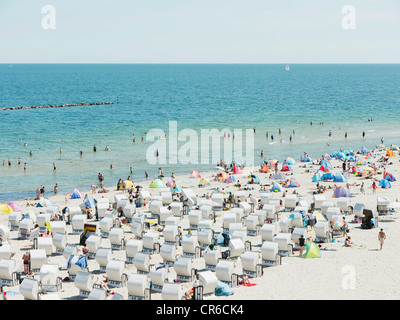 Deutschland, Rügen, Binz, Menschen in Strand stand auf der Insel Rügen Stockfoto