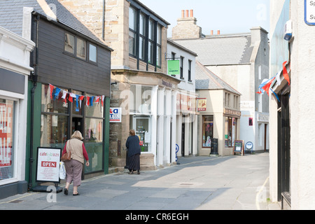 Eine städtische Straßenszene in Kirkwall auf der Orkney-Inseln Stockfoto