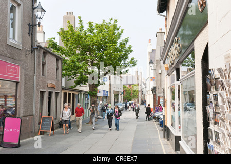 Eine städtische Straßenszene in Kirkwall auf der Orkney-Inseln Stockfoto