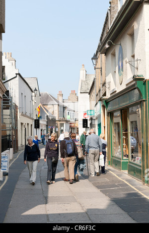 Eine städtische Straßenszene in Kirkwall auf der Orkney-Inseln Stockfoto