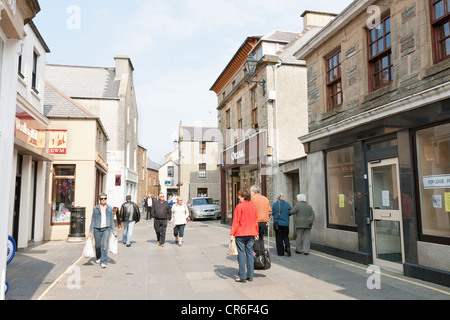Eine städtische Straßenszene in Kirkwall auf der Orkney-Inseln Stockfoto