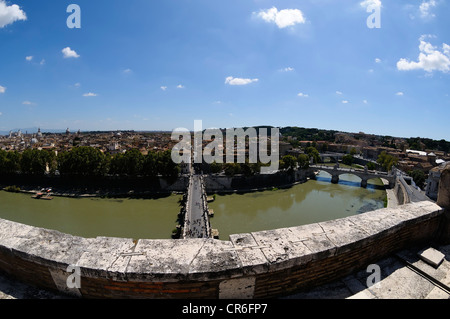 Blick vom Castel Sant'Angelo über den Tiber und Ponte Sant'Angelo Brücke in Richtung Rom, Castel Sant'Angelo, auch bekannt als Stockfoto