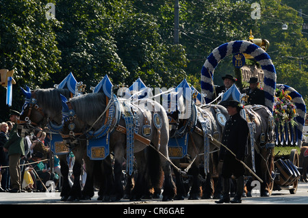 Schuetzen-Und Trachtenzug, Kostüm und schützen die Parade zur Eröffnung des Oktoberfest München Hofbrau Brauerei Pferd team Stockfoto