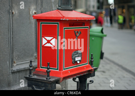 Briefkasten in Budapest, Ungarn Stockfoto