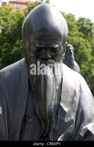 Lao-Tse in der philosophischen Garten auf der Seite der Gellertberg, Ungarn eine Gruppe von acht Statuen Stockfoto