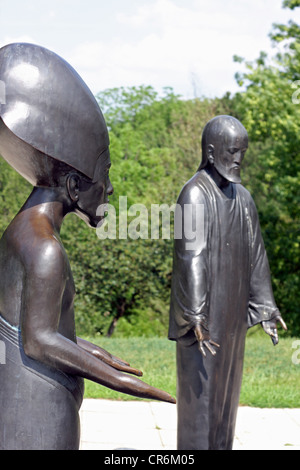 Echnaton und Jesus in der philosophischen Garten auf der Seite des Gellert-Hügel-Budapest, Ungarn eine Gruppe von acht Statuen Stockfoto