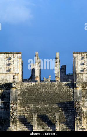 Templo de Los Guerreros (Tempel der Krieger) mit der Statue des Chac Mool Stockfoto