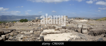 Panoramablick auf die römischen korinthischen Tempelruinen am historischen Ort Omrit, Israel Stockfoto