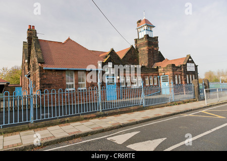 Bromborough Pool Dorf Conservation Area wurde im Oktober 1986 bezeichnet. Es befindet sich auf der östlichen Seite der Wirral, Stockfoto