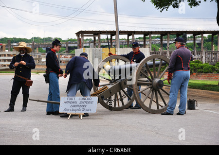 Alte West Reenactment in Fort Worth, Texas, USA - Kanone schießen demonstration Stockfoto