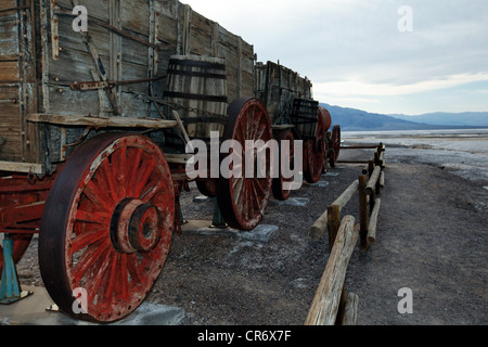 Niedrigen Winkel nahe Ansicht von einer hölzernen Wagen für Borax Transport, Harmony Borax Arbeit Detah Valley, Kalifornien Stockfoto