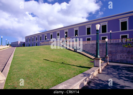 Niedrigen Winkel Ansicht des Institute of Puerto-ricanische Kultur, Old San Juan, Puerto Rico Stockfoto