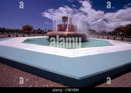 Low Angle View einer Wasserfontäne mit Löwe Skulptur, Playe de Ponce, Puerto Rico Stockfoto