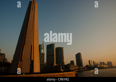 Ansicht des Denkmal der Volkshelden in China Shanghai während des Sonnenuntergangs Stockfoto