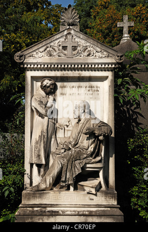 Grab mit Relieffiguren, 19. Jahrhundert, Zentralfriedhof, Zentralfriedhof, Tor 2, Simmeringer Hauptstrasse, Wien, Österreich Stockfoto
