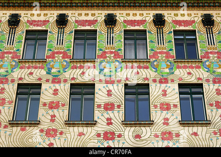 Majolikahaus, Fassade, Jugendstil, 1898 von Kolo Moser, Linke Wienzeile 40, links Wien Zeile, berühmte Mehrfamilienhäuser von Otto Stockfoto