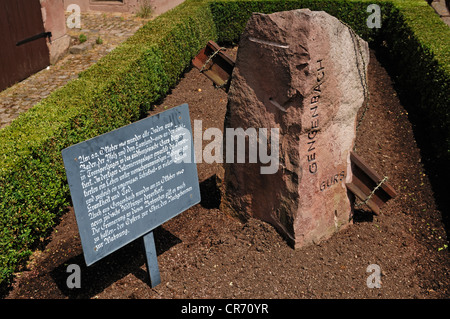 Denkmal für die Vertreibung der Juden in 1940, Victor-Kretz-Straße Straße, Gengenbach, Baden-Württemberg, Deutschland, Europa Stockfoto