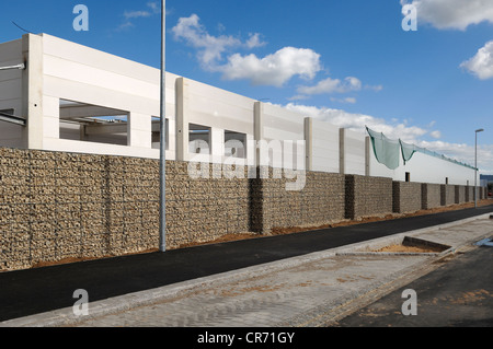 Bau von einem Baumarkt mit einem Lärm Schutz Wand, Eckental, Middle Franconia, Bayern, Deutschland, Europa Stockfoto