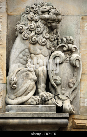 Löwe Skulptur mit einem Schild auf der Bremer Bank Gebäude, erbaut im Jahre 1906 im Stil der Neo-Renaissance, Domshof 8, Bremen Stockfoto