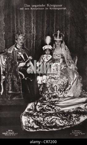 Karl I., 17.8.1887 - 1.4.1922, Kaiser von Österreich 21.11.1916 - 11.11.1918, mit Familie, Krönung zum König von Ungarn, 30.12.1917, Postkarte, 1918, Stockfoto