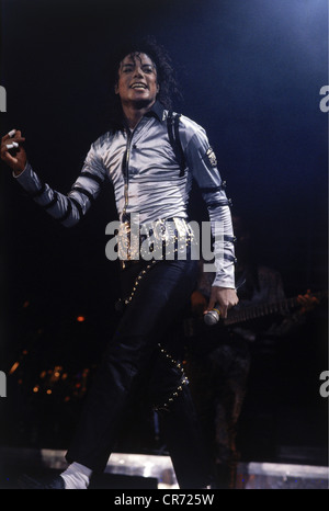 Jackson, Michael, 29.8.1958 - 25.6.2009, US-amerikanischer Musiker (Sänger), halbe Länge, bei Musikauftritt, Bad World Tour, Olympiastadion, München, Deutschland, 8.7.1988, Stockfoto