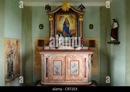 Altar einer privaten Kapelle, erbaut im Jahr 1861 von Rodheim, fränkische Open Air Museum, Eisweiherweg 1, Bad Windsheim Stockfoto