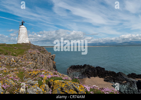 Llanddwyn Insel Anglesey North Wales Blickrichtung Snowdonia in der Ferne Stockfoto