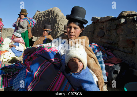 Aymara-Frau in der realen Cordillera, Bolivien Stockfoto