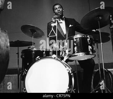 Modern Jazz Quartett, die amerikanische Jazzband, Mitglied: Connie Kay, Drums spielen, 1955, Stockfoto