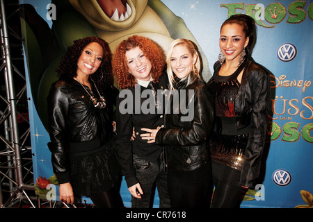 No Angels, deutsche Musikband (Pop), Mitglieder: Jessica Wahls, Ludmila Diakovska, Sandy Mölling, Nadja Benaissa, während der Filmpremiere von "Kiss the Frog", Hamburg, Deutschland, 7.12.2009, Stockfoto