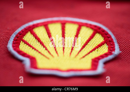 Detail der Tuch-Logo-Patch auf Sicherheit Overalls der Arbeitskraft für Royal Dutch Shell Oil Company. Stockfoto