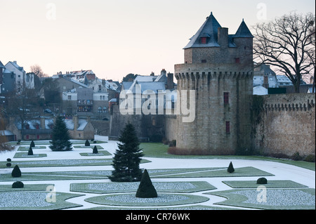 Frankreich, Morbihan, Golf von Morbihan, Vannes, Wälle und Connetable Turm (Kommandeur der französischen Turm), unter dem Schnee Stockfoto