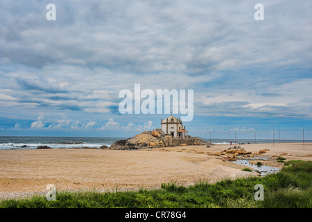 Capela Senhor da Pedra, Miramar, Granja Beach an der Atlantikküste in der Nähe von Porto, Portugal Stockfoto