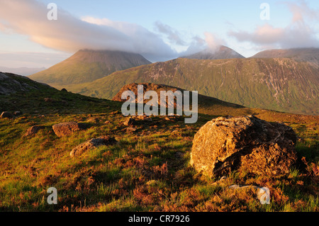 Blick vom Nead Na h - Lolaire in Richtung Marsco und Druim Na Ruaige in der lauen Abend Sonne, Isle Of Skye Stockfoto