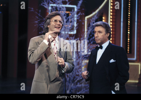 Alexander, Peter, 30.6.1926 - 12.2.2011, österreichischer Musiker/Künstler, Sänger und Schauspieler, halbe Länge, mit dem deutschen Entertainer Harald Schmidt, in der 'Peter Alexander Show', November 1993, Stockfoto