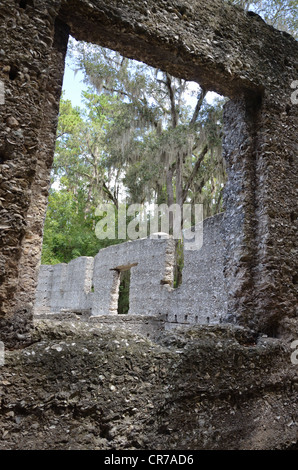 Einige der am besten erhaltenen Tabby Ruinen, McIntosh Sugar Mill Ruinen finden Sie im Camden County, Georgia. Stockfoto