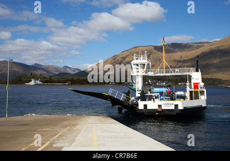 Ardgour Corran Fähre über den Loch Linnhe nähert sich der nether Lochaber Slipanlage Rampe Highland Highlands Schottland, Vereinigtes Königreich Stockfoto